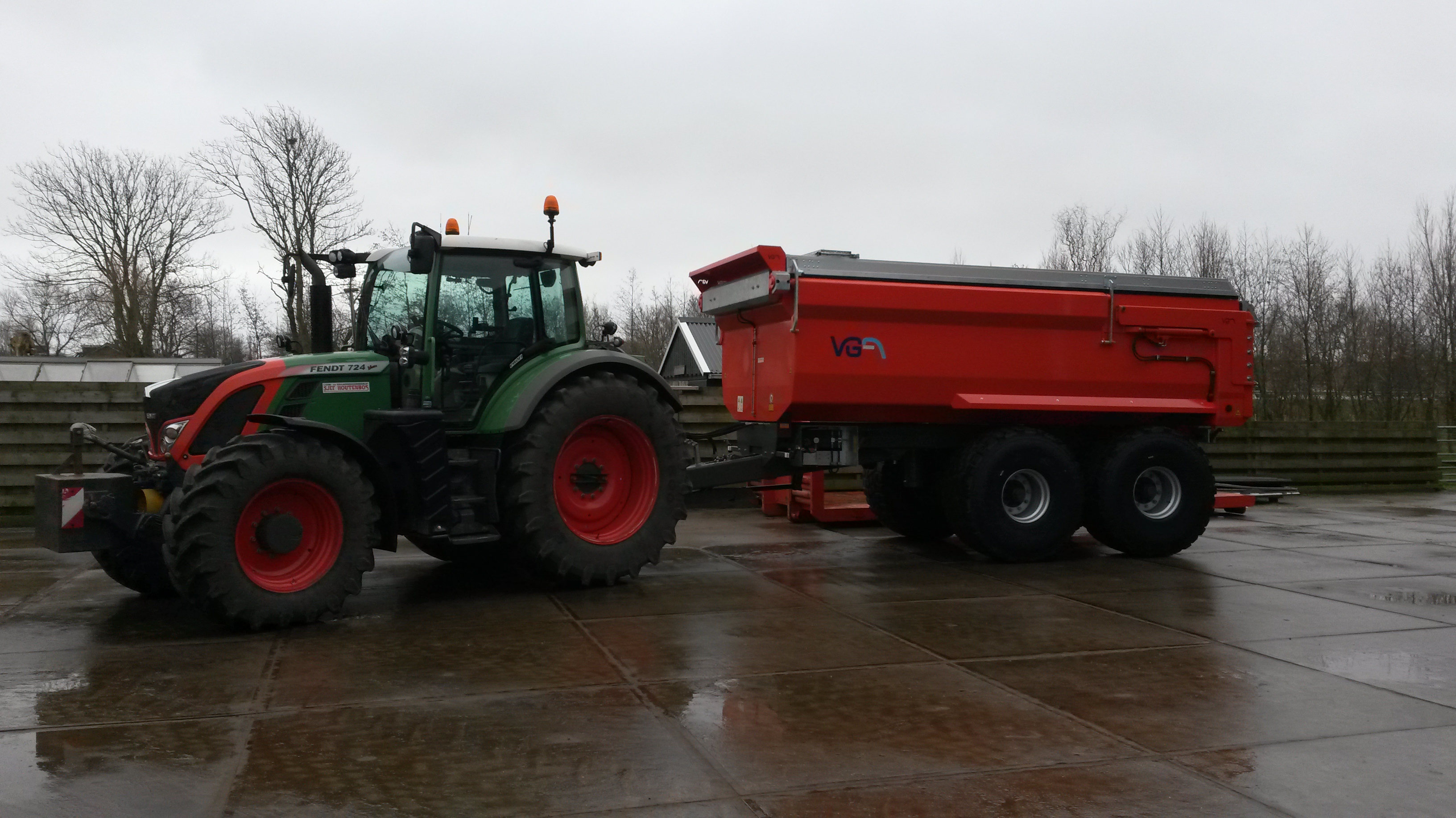 Nieuwe VGM kiepwagen.