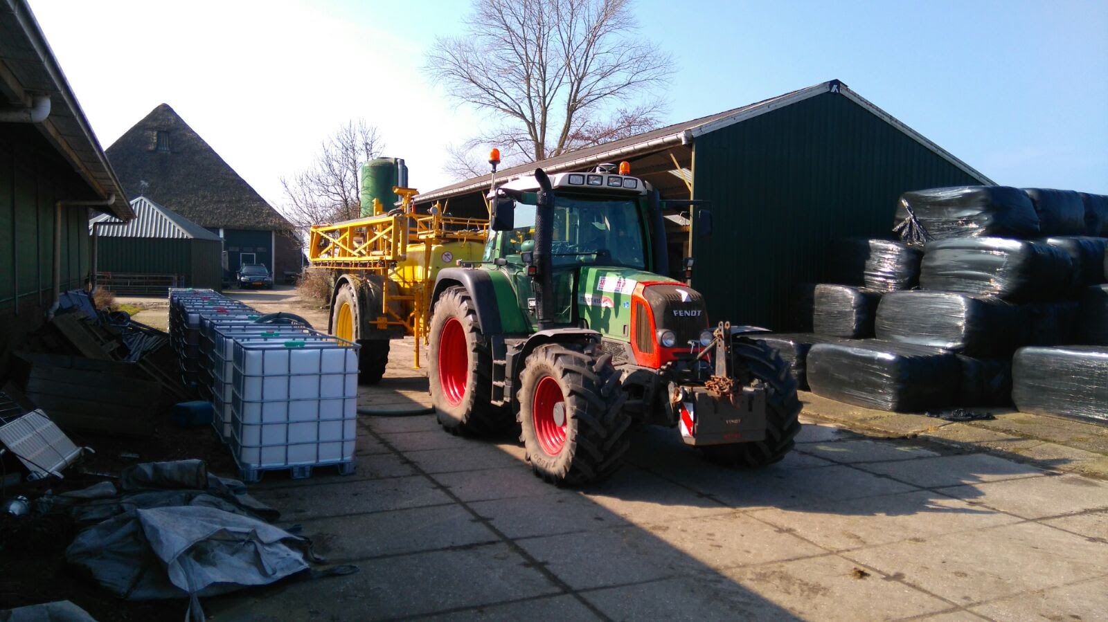 Vloeibare kunstmest spuiten.