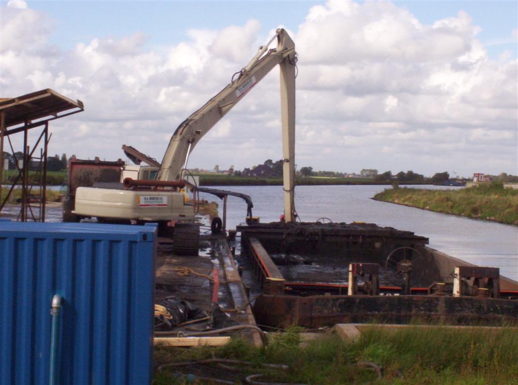 Baggerproject in friesland in volle gang